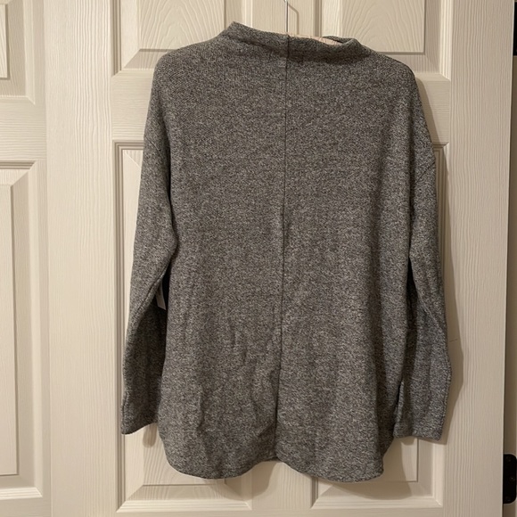Old Navy 3/4 Sleeve Top with Side Slits Size Large - Picture 2 of 11